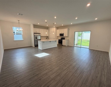 405 Eventide Avenue - Photo Thumbnail 3