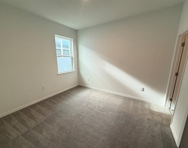 405 Eventide Avenue - Photo Thumbnail 25