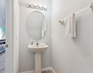 143 Cordova Avenue - Photo Thumbnail 32