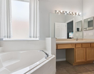 143 Cordova Avenue - Photo Thumbnail 31