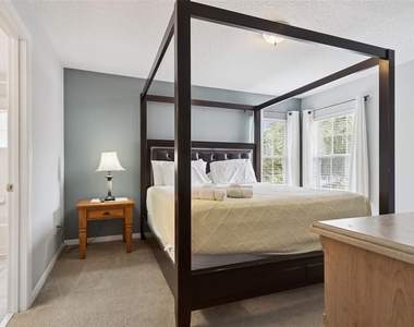 143 Cordova Avenue - Photo Thumbnail 19