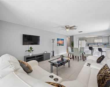536 Hibiscus Way - Photo Thumbnail 8