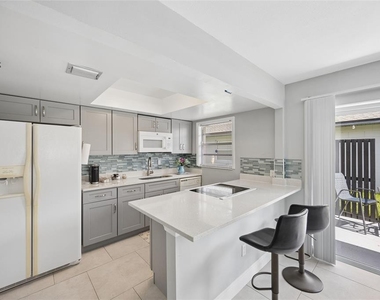 536 Hibiscus Way - Photo Thumbnail 9