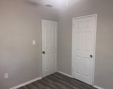 1040 Avondale Avenue - Photo Thumbnail 5
