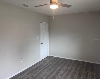 1040 Avondale Avenue - Photo Thumbnail 2