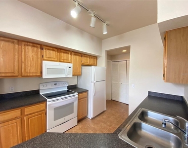 6025 Westgate Drive - Photo Thumbnail 11