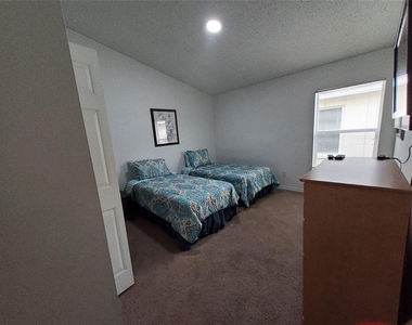 944 Lockbreeze Drive - Photo Thumbnail 16