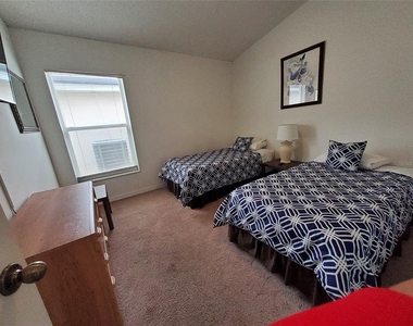 944 Lockbreeze Drive - Photo Thumbnail 18