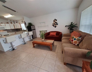 944 Lockbreeze Drive - Photo Thumbnail 3