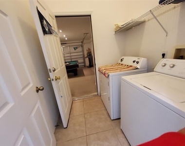 944 Lockbreeze Drive - Photo Thumbnail 20