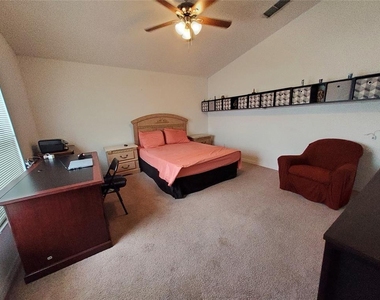 944 Lockbreeze Drive - Photo Thumbnail 14
