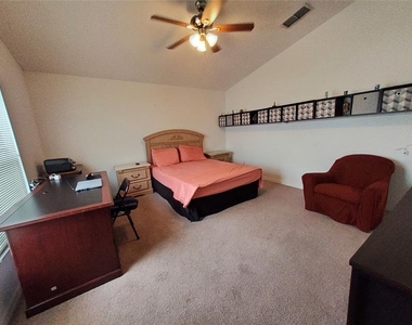 944 Lockbreeze Drive - Photo Thumbnail 15