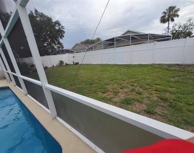 944 Lockbreeze Drive - Photo Thumbnail 21