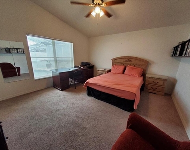 944 Lockbreeze Drive - Photo Thumbnail 13