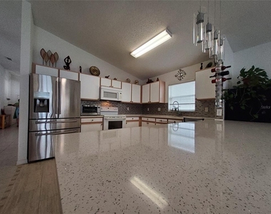 944 Lockbreeze Drive - Photo Thumbnail 10