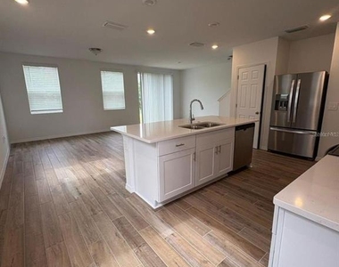 16407 Bird Of Paradise Avenue - Photo Thumbnail 2