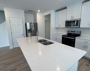 16407 Bird Of Paradise Avenue - Photo Thumbnail 3