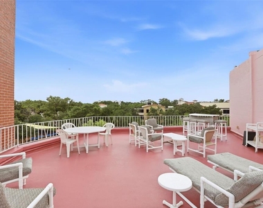 640 N Park Avenue - Photo Thumbnail 16