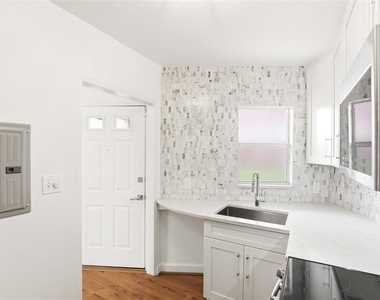 640 N Park Avenue - Photo Thumbnail 9