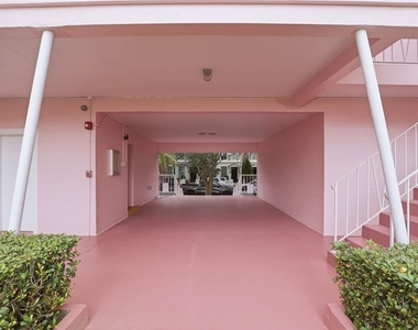 640 N Park Avenue - Photo Thumbnail 2