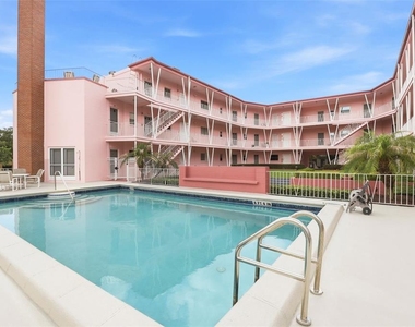 640 N Park Avenue - Photo Thumbnail 18