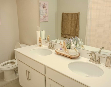 560 Summit River Drive - Photo Thumbnail 17