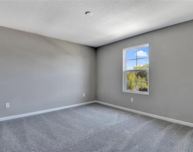 560 Summit River Drive - Photo Thumbnail 15