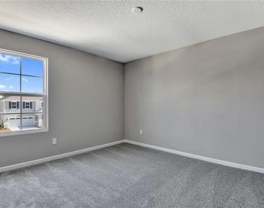 560 Summit River Drive - Photo Thumbnail 19