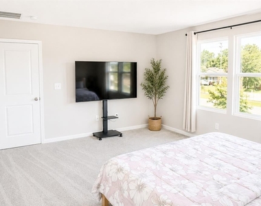 560 Summit River Drive - Photo Thumbnail 8