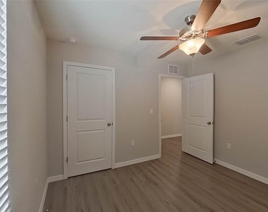 8665 Sw 44th Court - Photo Thumbnail 13