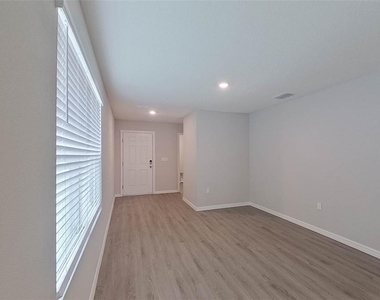 8665 Sw 44th Court - Photo Thumbnail 9