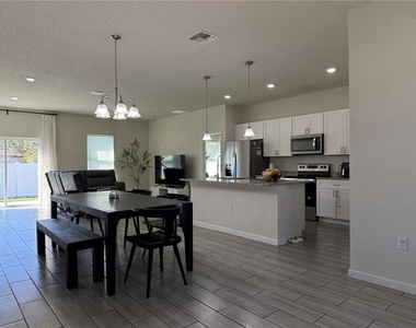 2129 Hibiscus Place - Photo Thumbnail 7