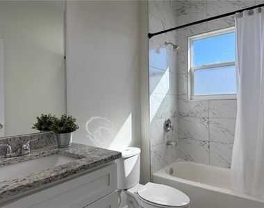 2129 Hibiscus Place - Photo Thumbnail 21
