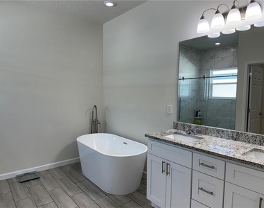 2129 Hibiscus Place - Photo Thumbnail 14