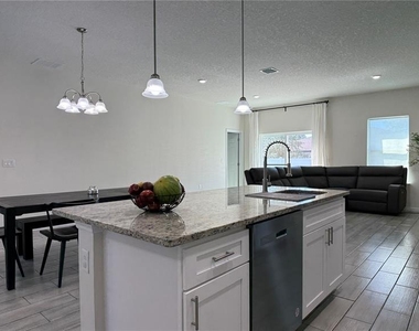 2129 Hibiscus Place - Photo Thumbnail 6