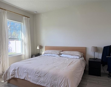 2129 Hibiscus Place - Photo Thumbnail 12