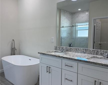 2129 Hibiscus Place - Photo Thumbnail 16