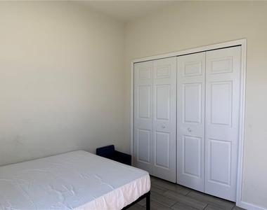 2129 Hibiscus Place - Photo Thumbnail 23
