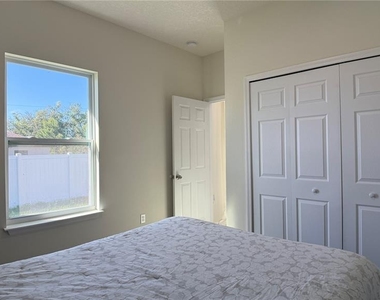 2129 Hibiscus Place - Photo Thumbnail 19