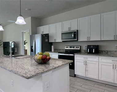 2129 Hibiscus Place - Photo Thumbnail 2