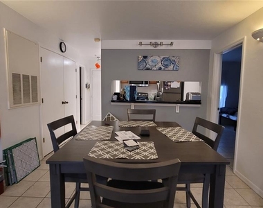 4000 Sw 23rd Street - Photo Thumbnail 2