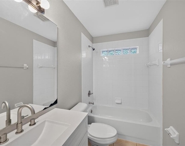 463 Winwood Court - Photo Thumbnail 12
