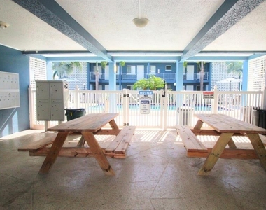 3001 Bee Ridge Road - Photo Thumbnail 11