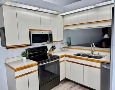 7186 Lakeside Drive - Photo Thumbnail 2