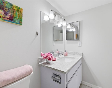 1604 Stickney Point Road - Photo Thumbnail 15