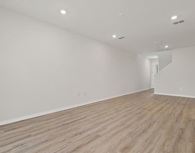 7566 Sea Oak Court - Photo Thumbnail 14