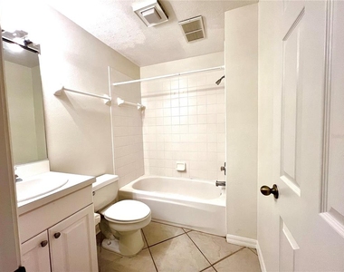 8370 Wingate Drive - Photo Thumbnail 27