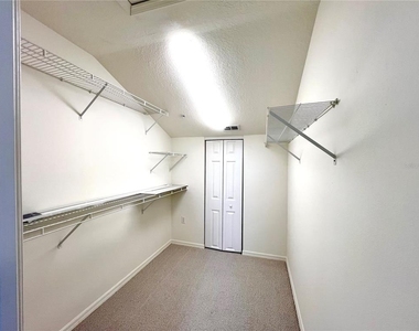 8370 Wingate Drive - Photo Thumbnail 20