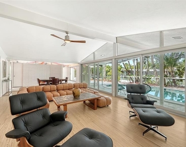 4830 Higel Avenue - Photo Thumbnail 11