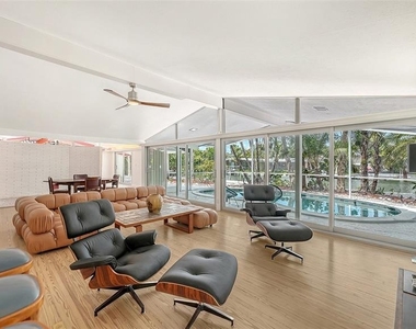 4830 Higel Avenue - Photo Thumbnail 10